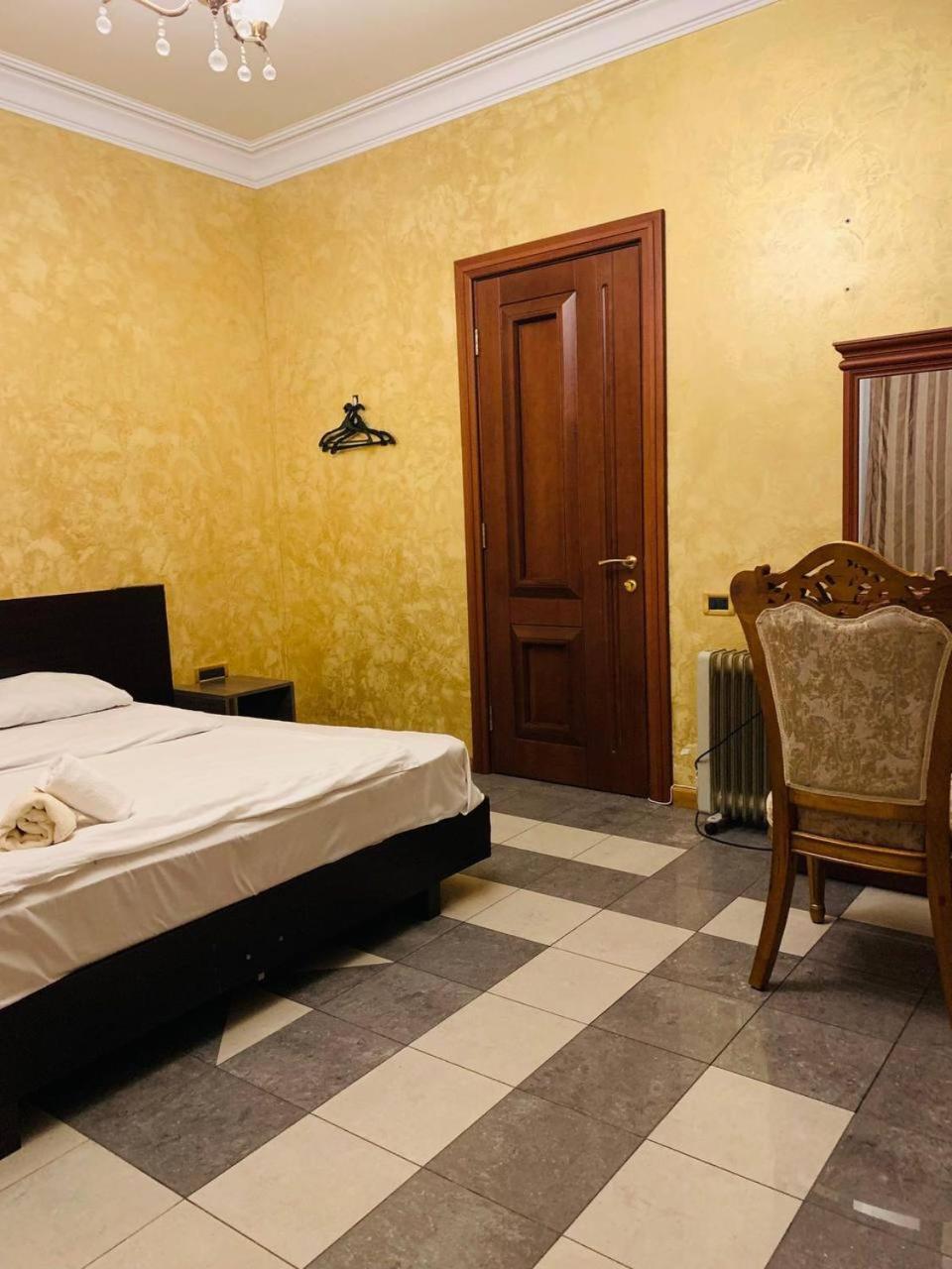 Centre Hotel-Hostel Jerevan Eksteriør billede